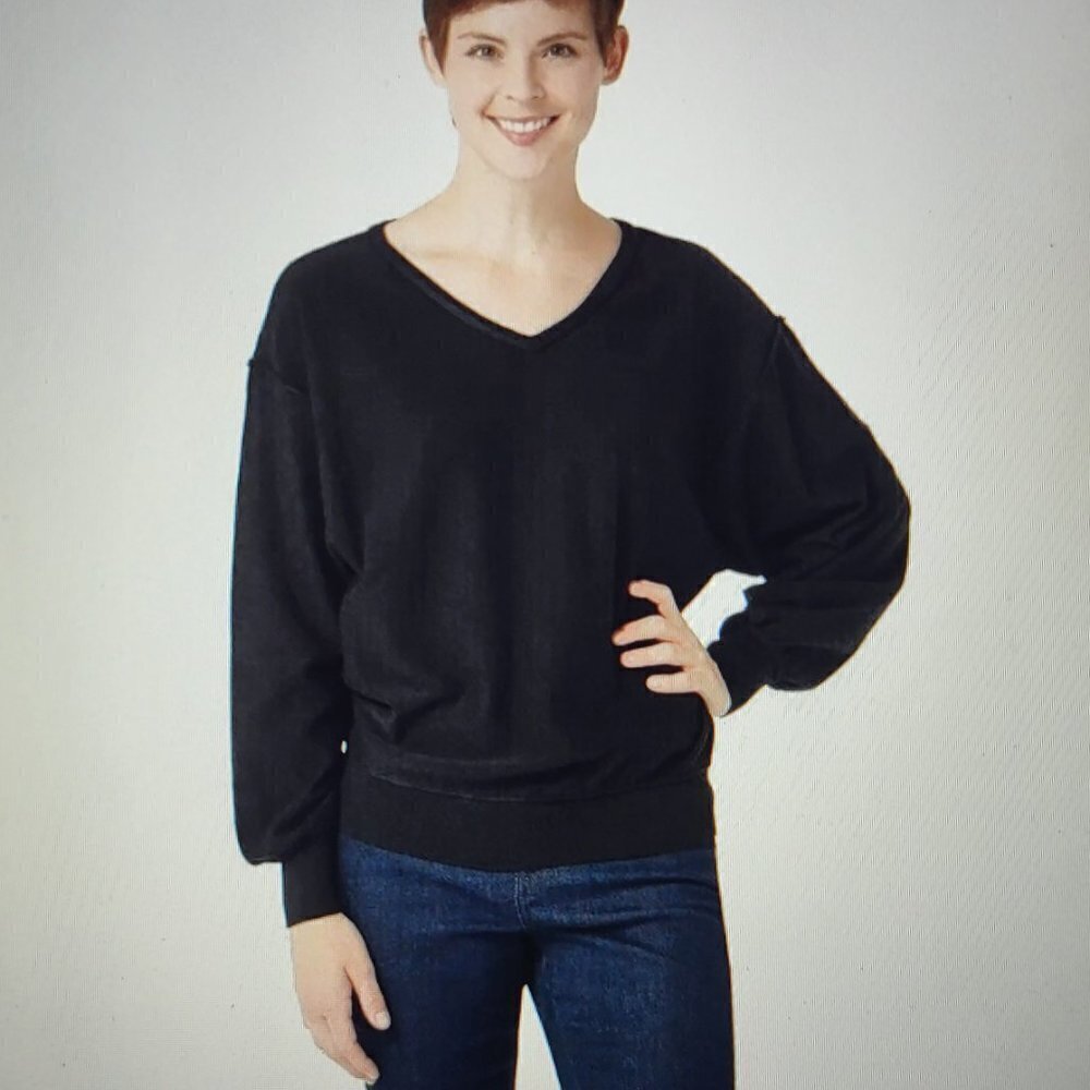 NYDJ Dolman long Sleeve V-neck Black Sweater Size OX NWT